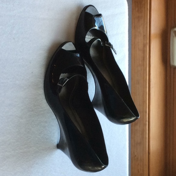 Shoes - Picture 3 of 4